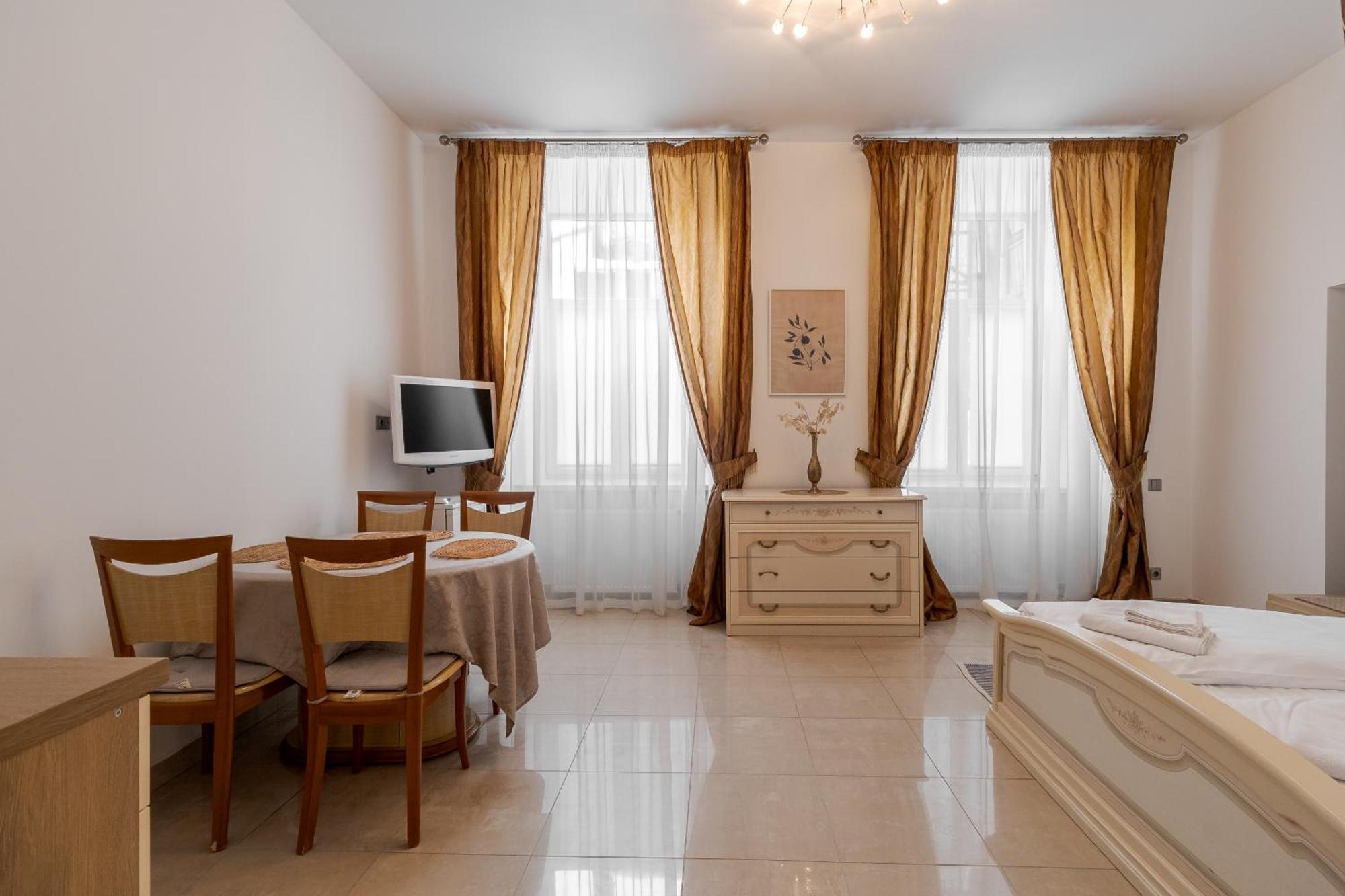 Апартаменти На Площі Ринок, 20 Lviv Dış mekan fotoğraf