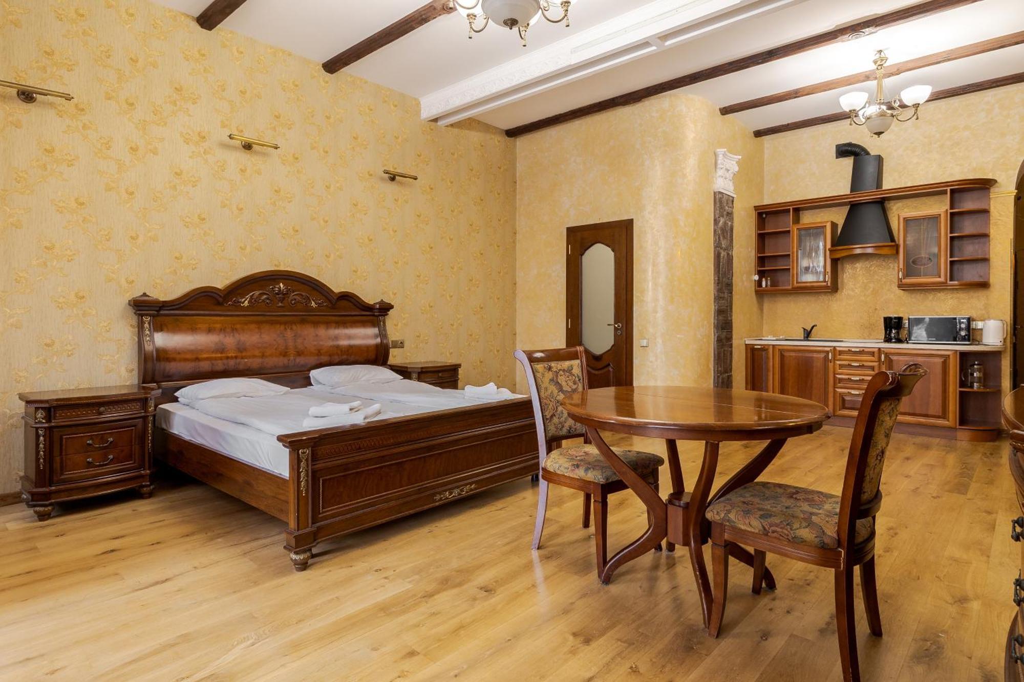 Апартаменти На Площі Ринок, 20 Lviv Dış mekan fotoğraf